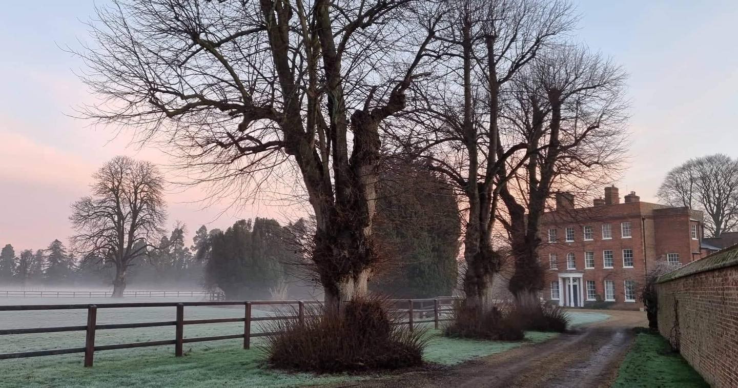 The house was built in 1790.

#frostymorning 
photo @stephs_therapy